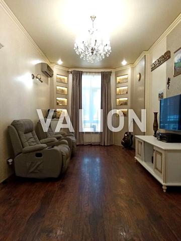 Дегтярна вул., 8