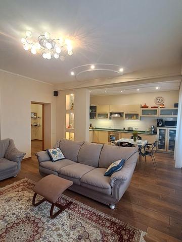 Юліана Матвійчука вул. (), 28