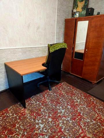 Сдаю в центре однокомнатную квартиру от хозяина в частном дворе .