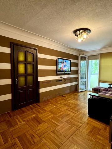 Автобуду вул., 8