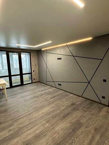 Обміняю двокімнатну квартиру в центрі на будинок в Карлівка ЖК Центр