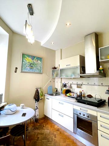 Куликівський узвіз (Революції), 9