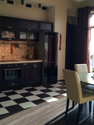 Семена Яхненка вул. (Бабушкіна), 1