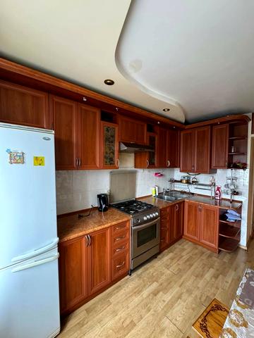 Урожайна вул., 16