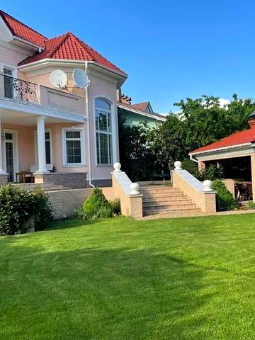 Горіхова вул.