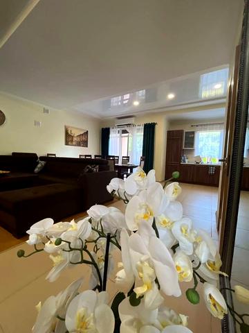 Бічна Наварійська вул., 45