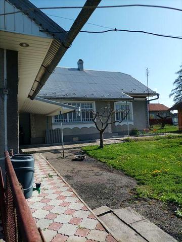 Продаж цегляного будинку.