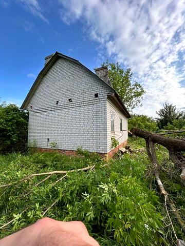 Будиночок із земельною ділянкою