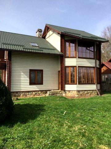 Будинок в карпатах є своє джерело.