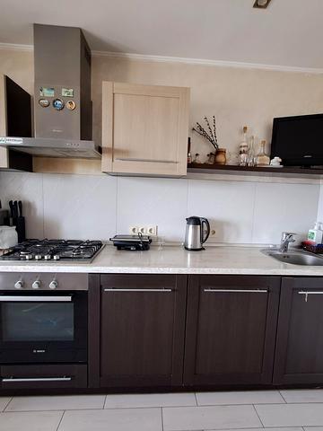 Лозовецька вул., 4