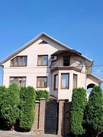 Просторий особняк в елітному районі на дослідний станції