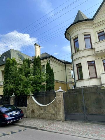 Республіканська вул., 16