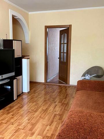 Космонавтів вул., 14