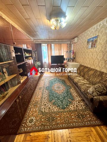Магістральна вул., 72