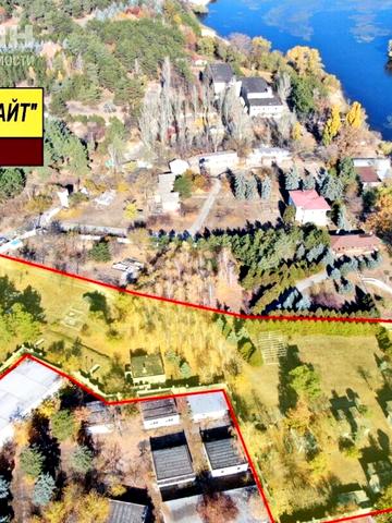 Набережна, 3