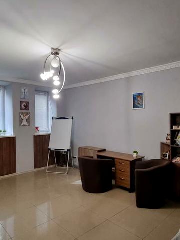 Сергія Єфремова вул., 33