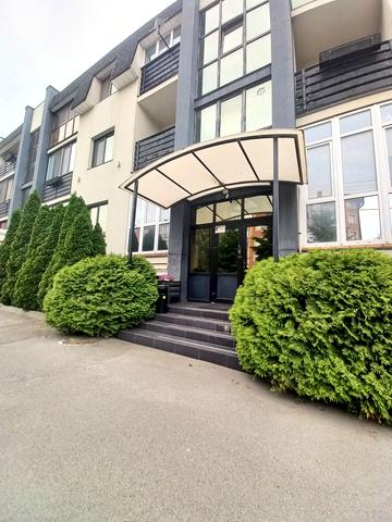 Щаслива вул., 38