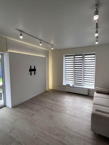 Володимира Момота вул., 38