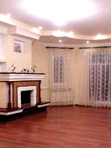 Васильків. Продам будинок в центрі міста. Газ,гараж. Документи.