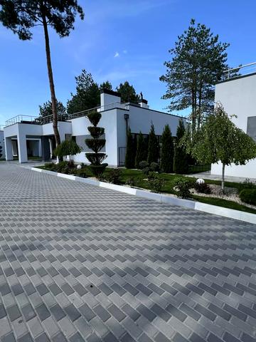 Зелена вул., 11