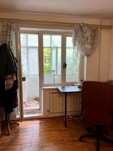 Продається 4 кім.кв .по вул .Миколайчука (можливо під бізнес)