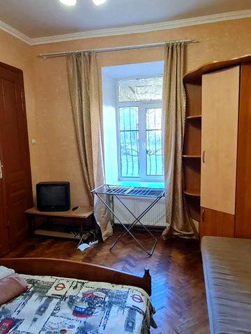 1-кімнат.квартира на в.Огієнка (центр) гарна, тиха, старовинна вуличка