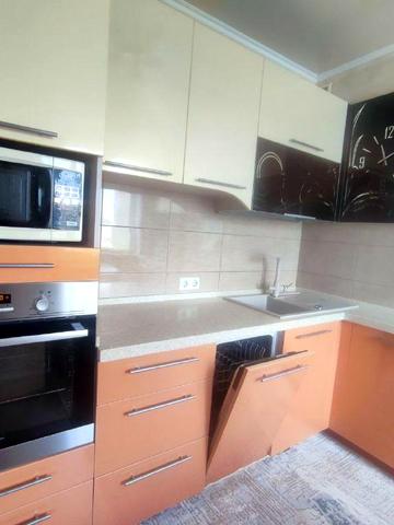 Академіка Сахарова вул., 28