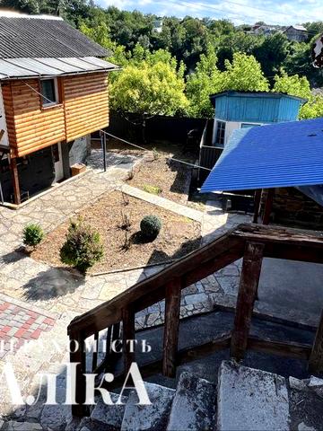 Продам квартиру з гаражем та времянкою в Старому місті