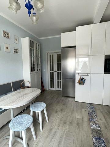 Академіка Писаржевського вул., 8