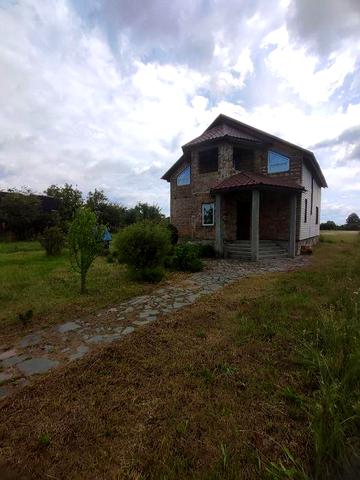 Продається двоповерховий будинок в смт. Чоповичі