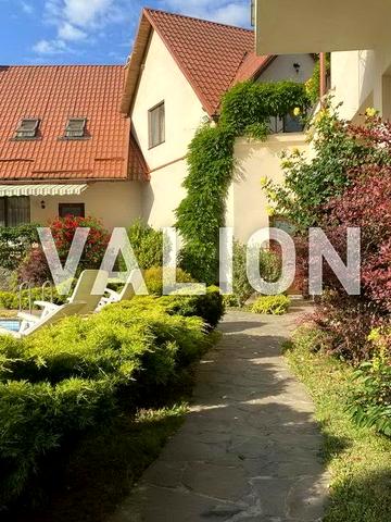 Котеджна, 10