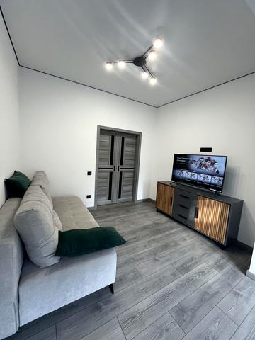 Володимира Івасюка вул., 11