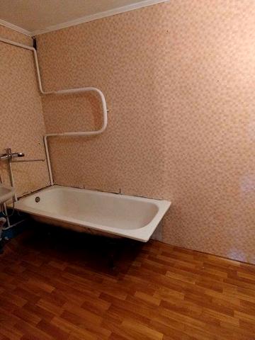 Продаж трьохкімнатної квартири в м.Гнівань з індивідуальним опаленням.