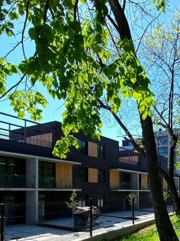 Продаж 2х поверхового таунхауса в жк. Forest Hill у парку.