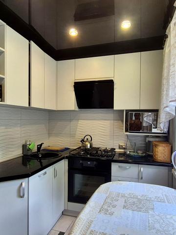 Демократична вул., 64