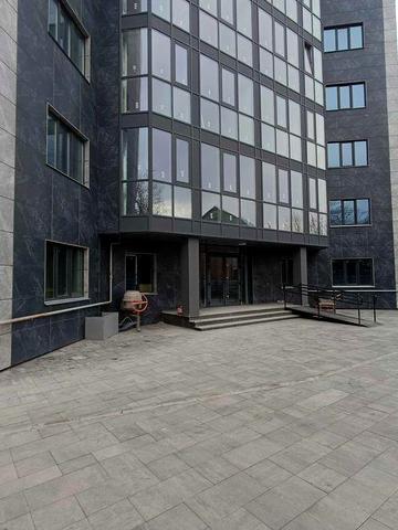 Новобудова 93кв.м центр міста 3-й поверх можливо під державну програму