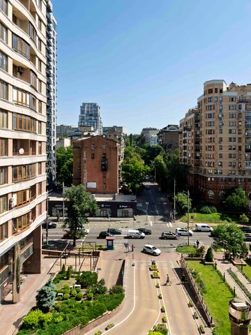 Жилянська вул., 59