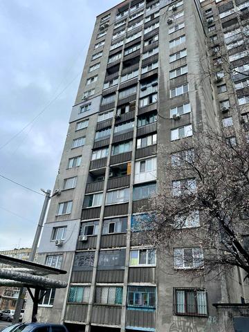 Академіка Янгеля вул., 21