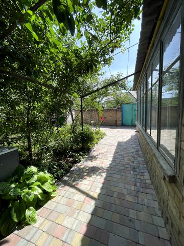 Волноваська вул. (Саратовська), 9