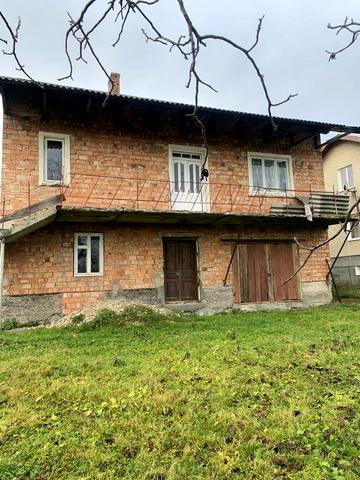 Молодіжна вул., 174