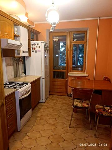 Генерала Безручка вул., 14