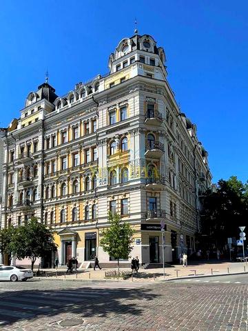 3-к ул. Б. Хмельницкого 30/10, напротив Оперы, м Золотые ворота, без %