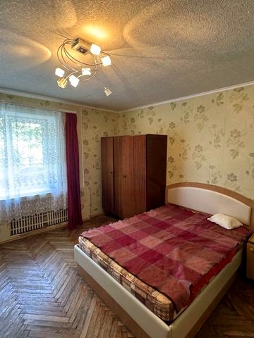 Олега Адамовського вул. (Камська), 1