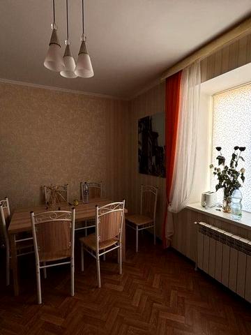 Продається чудова 3-кімнатна квартира в гарному, добротному будинку