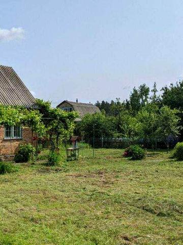 Продається цегляний дачний будинок