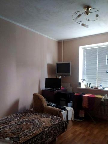 Продам. 3-х комнатная квартира  с квадратным холлом  м.Масельского