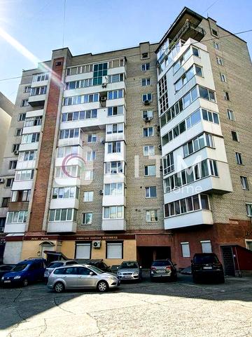 4-кімнатна квартира з дизайнерським ремонтом та панорамним краєвидом