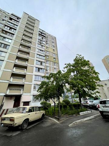 Продам 3к квартиру по вулиці Драгоманова 23