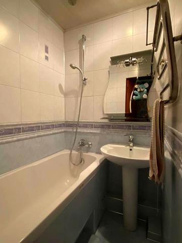 Амосова вул. (Корчагінців), 25