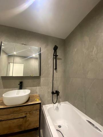 Героїв просп., 4